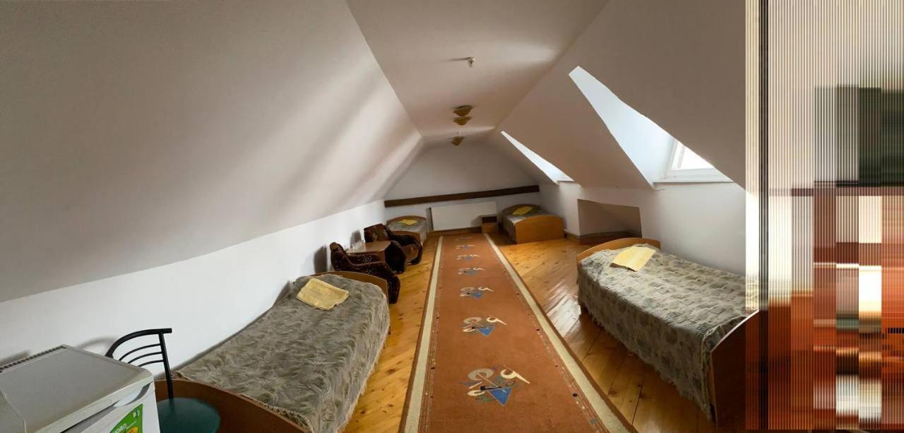 Lemon Hotel Дрогобич Екстериор снимка