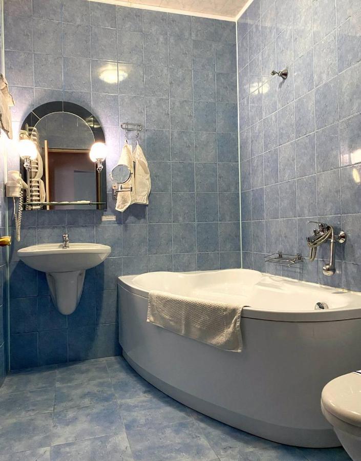 Lemon Hotel Дрогобич Екстериор снимка
